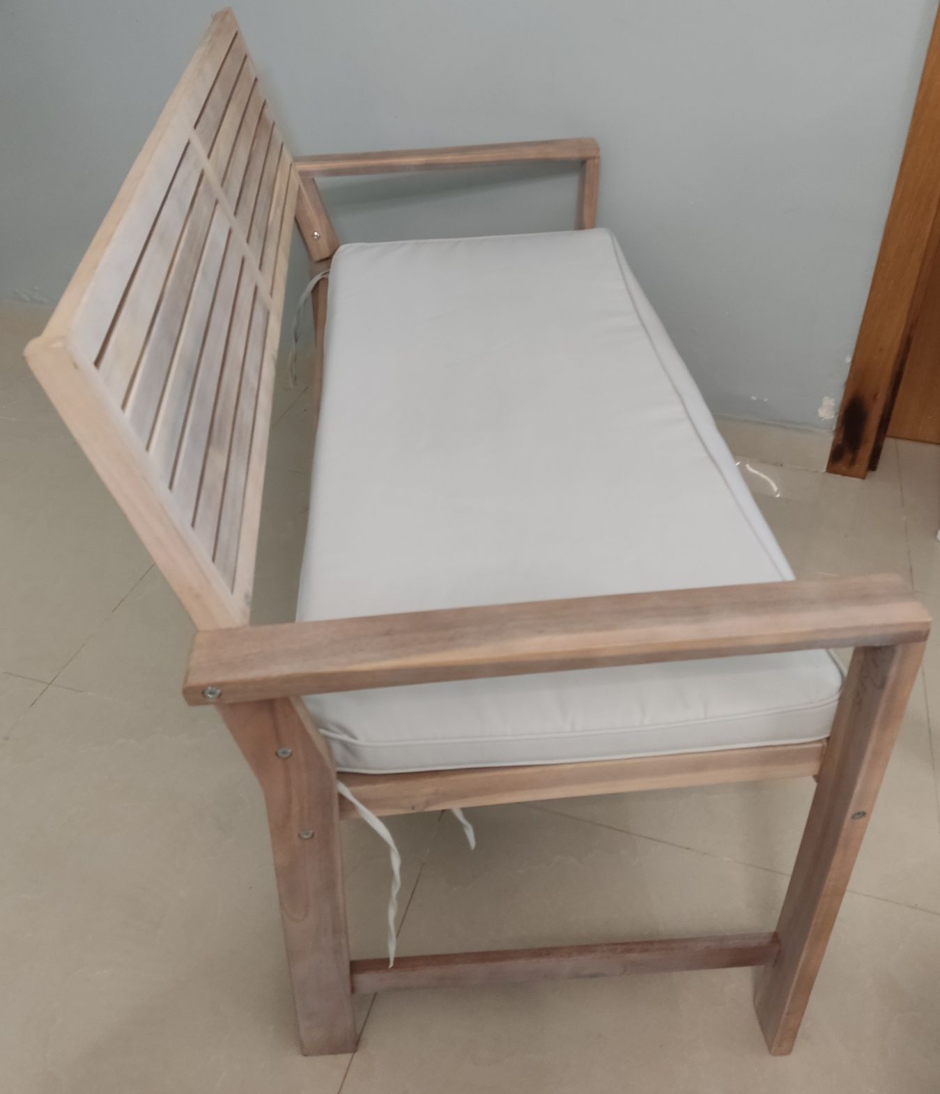 Conjunto de cadeiras e mesa de jardim