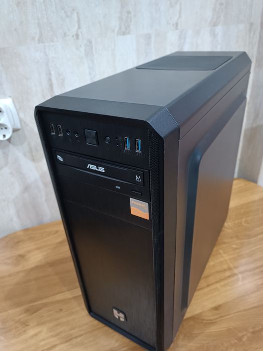 Torre hummer I5-7500 Ddr4 8GB Gráfica RX 560 - 4GB