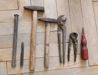 Bardz stare żelazne narzędzia dłuto wbijak młotek szczypce