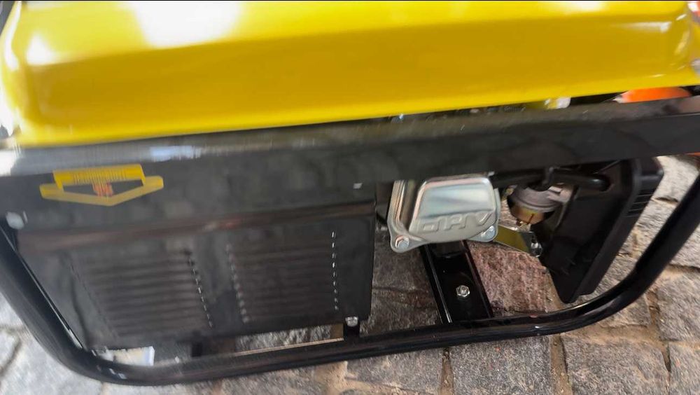 Генератор трифазний Kraft&Dele 2,8kVA 12/230/380V бензин