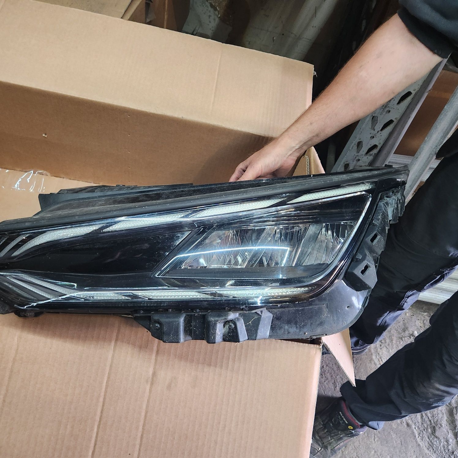 Oswietlenie Lampy przednie kia