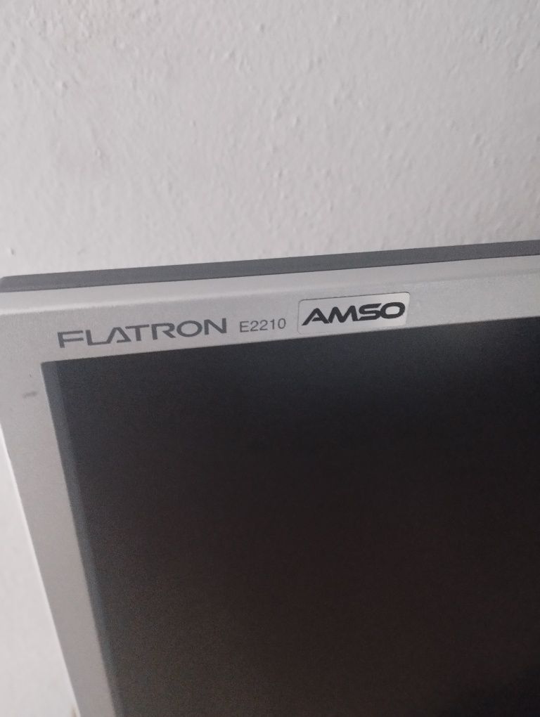 Monitor LG Flatron E2210