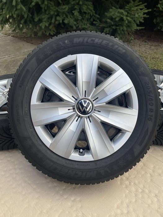 Сталеві диски VW Passat B7, Golf,  Skoda Octavia R16 з зимовими шинами