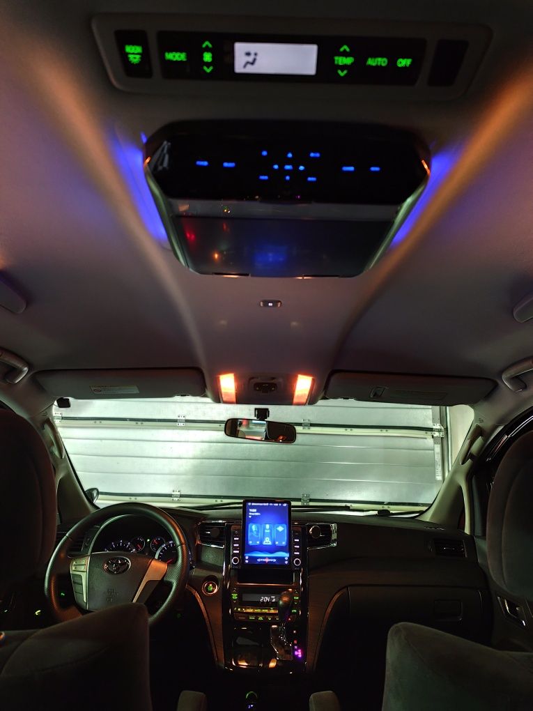 Toyota Vellfire минивэн