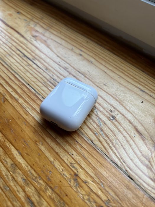 Зарядный кейс для наушников airpods 2 (оригинал)