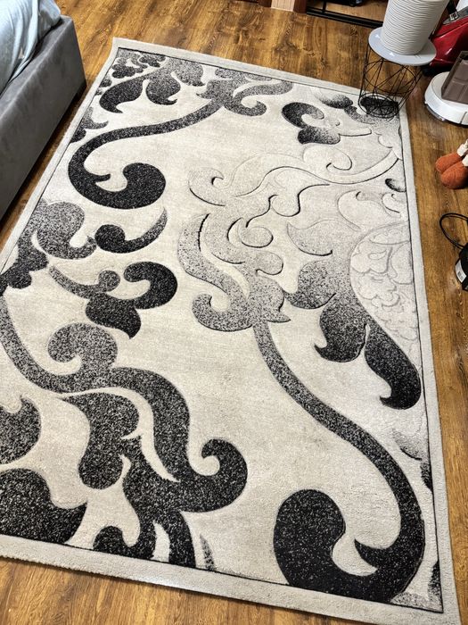 Килим сірого коляру