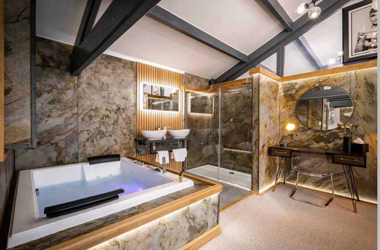HOTEL recepcja BAR aranżacja UNIKAT fornir KAMIENNY w ROLCE naturalny