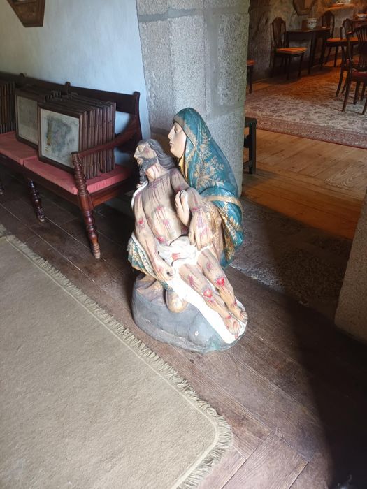 Arte Sacra - Nossa Senhora Pietã de madeira