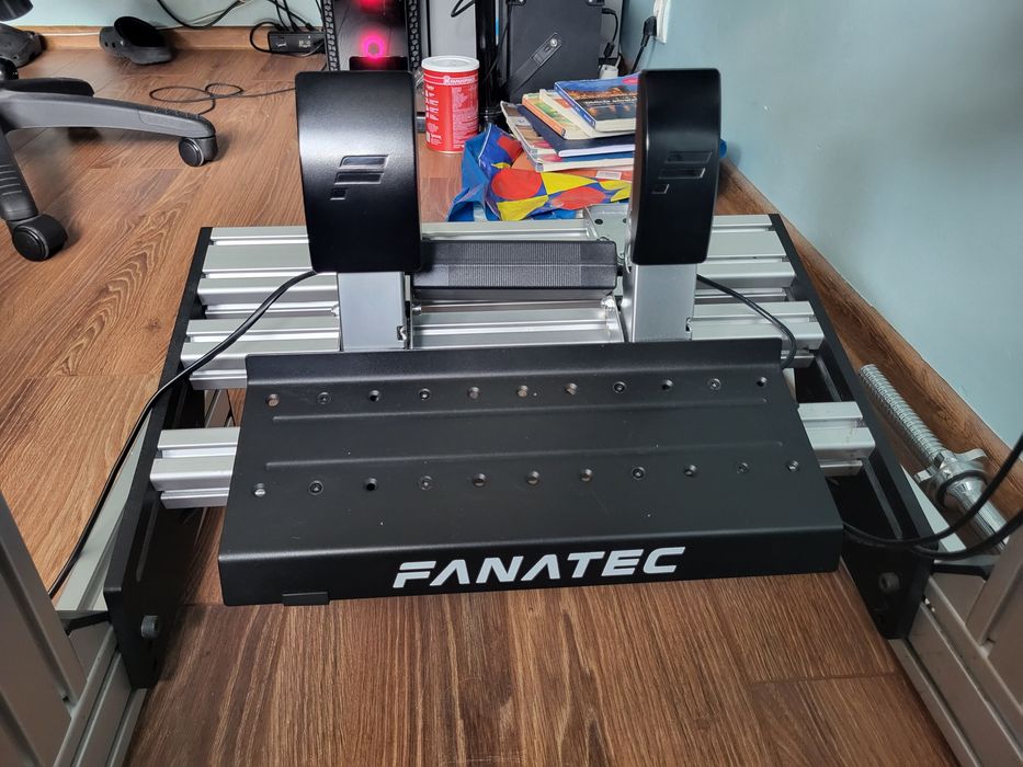 Zestaw simracingowy - Fanatec, monitor, kokpit