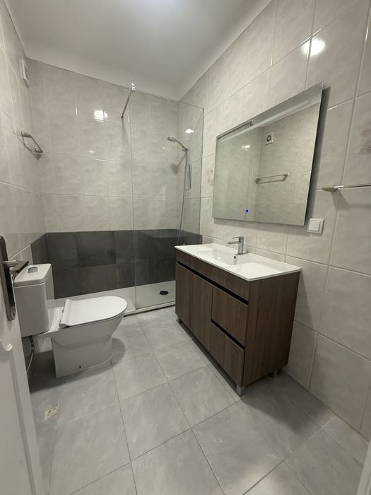 Arrenda-se T2 Remodelado | Barreiro – Junto aos Barcos para Lisboa