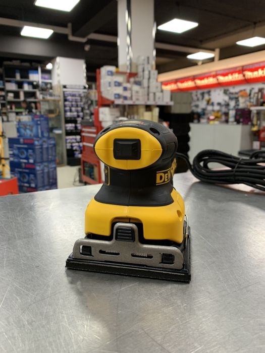 Lixadora Vibratória Dewalt DWE6411