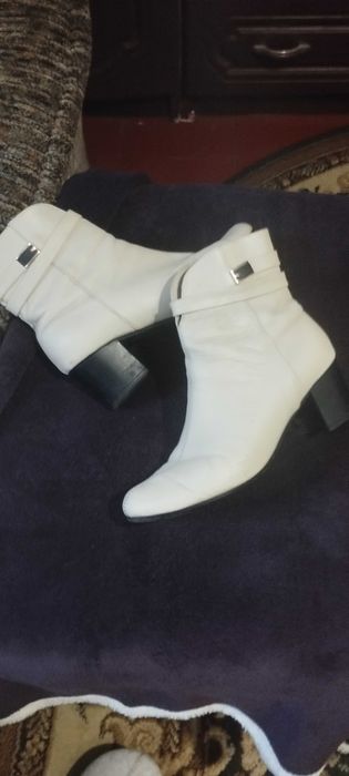 Продам чобітки жіночі б/у