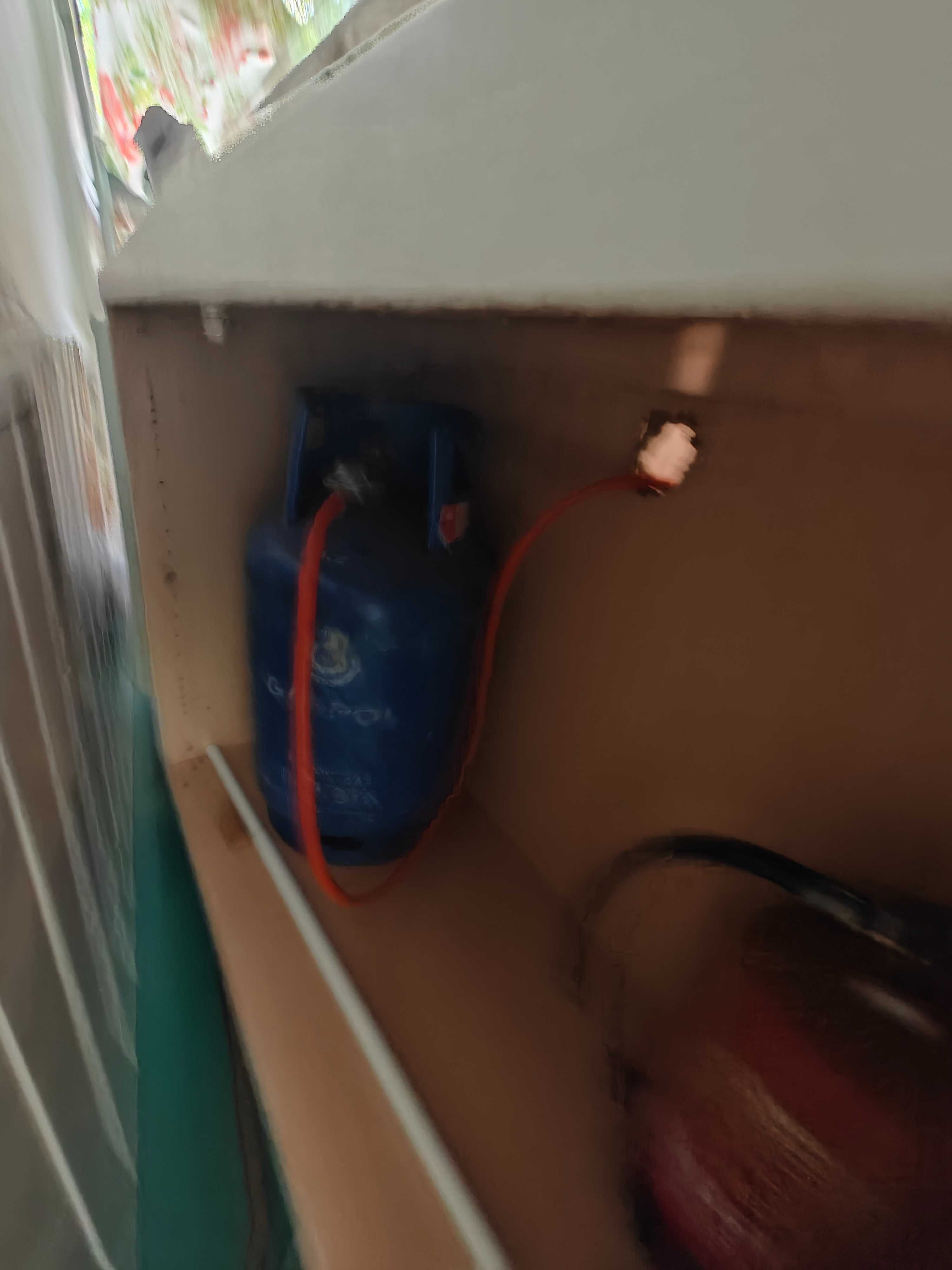 Kuchenka gazowa Gasmaster + lodówka Comfee + szafka