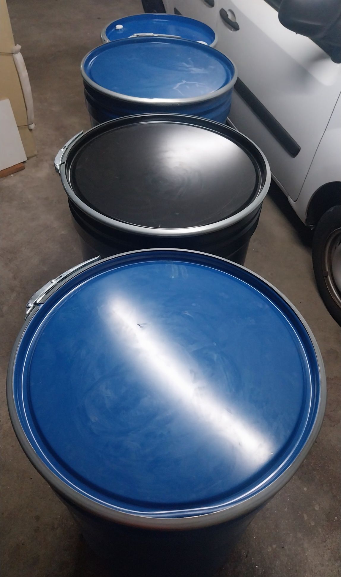 Bidons 220L de metal e 250L plástico, c tampa e aro de metal