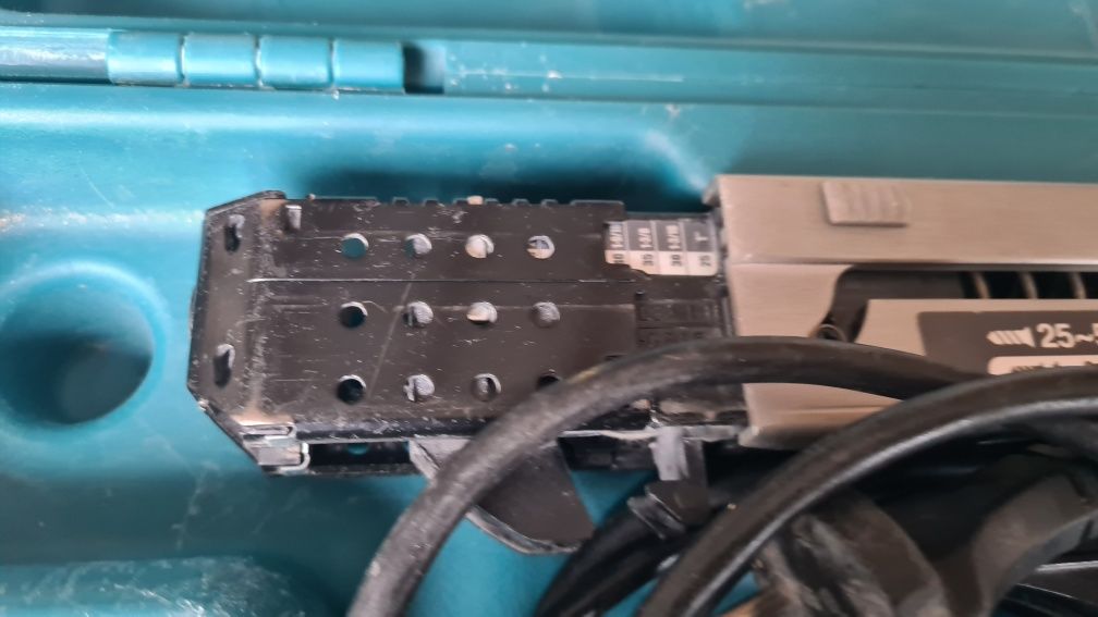 Makita 6842 wkrętarka z magazynkiem prawie nowa