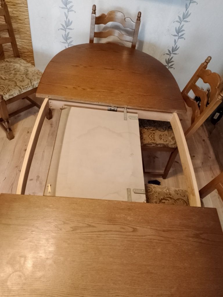 Sprzedam stół z 6 krzesłami drewniany