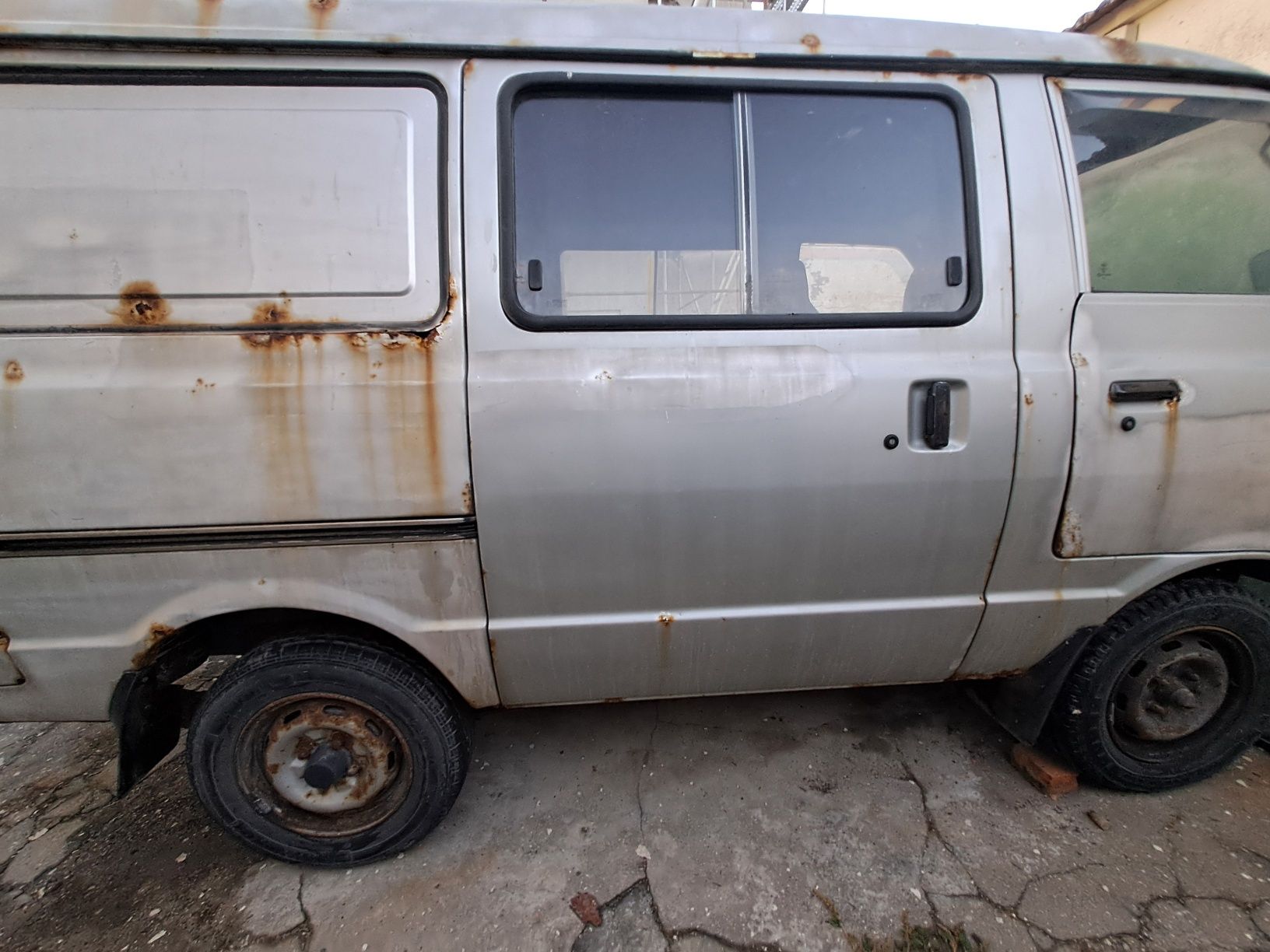 Nissan Vanette MiniBus Bel C220