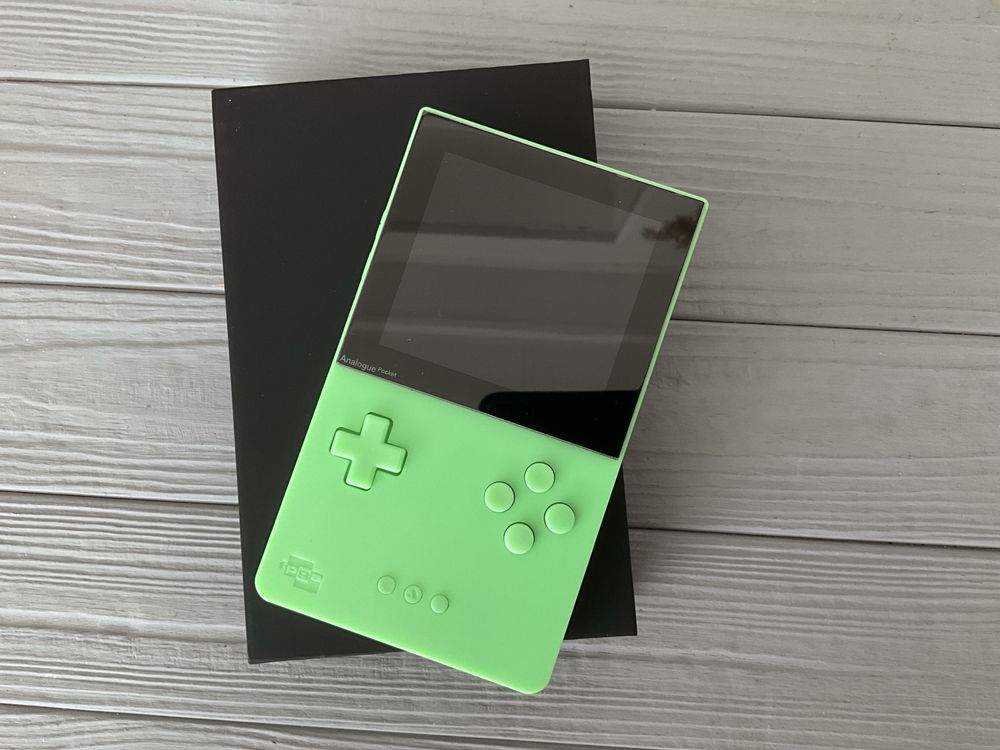 Analogue Pocket Glow Limited Edition