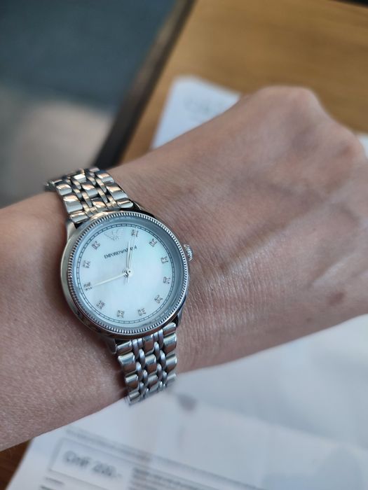 Продам милые женские часики Armani оригинал на гарантии!