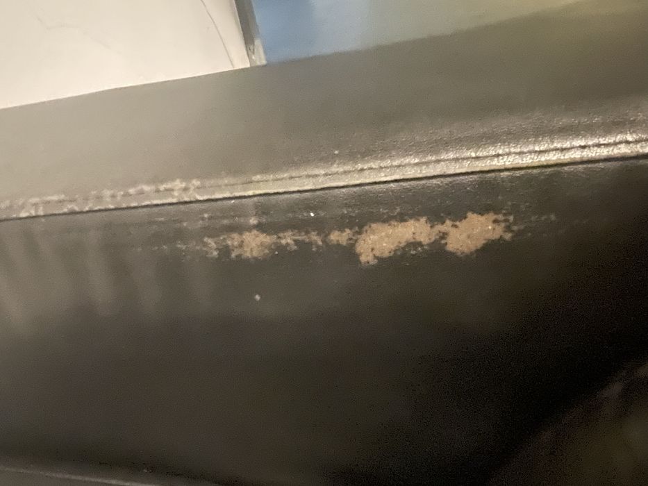 Sofá preto em pele sintetica