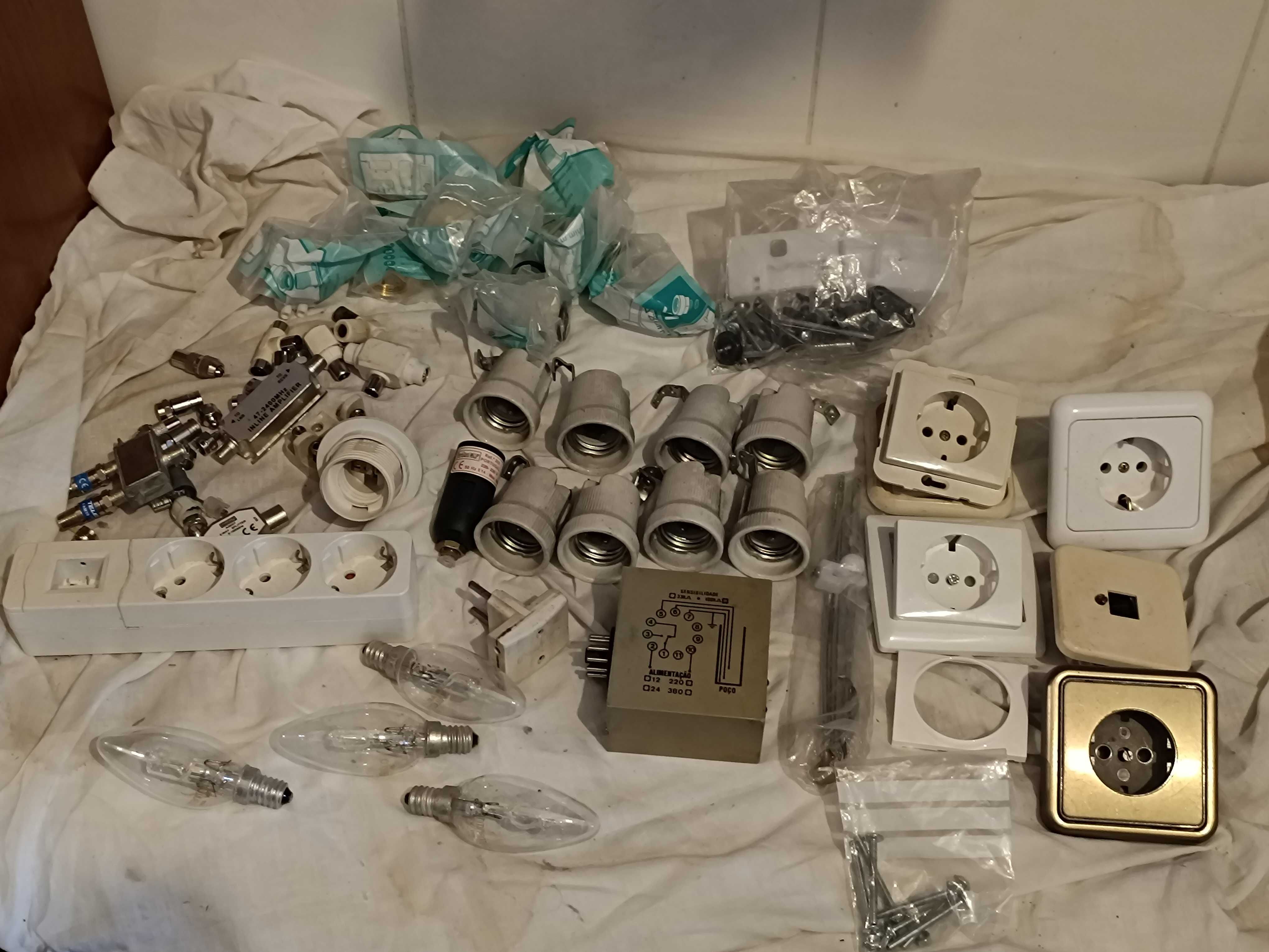 Lâmpadas e Fichas e Tomadas Elétricas antigas
