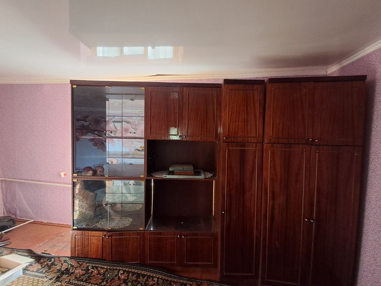 Продам стінку б./у. В доброму стані. Самовивіз. Дов..4.00 вис.2.30.