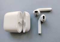 Apple Airpods 1 поколения.