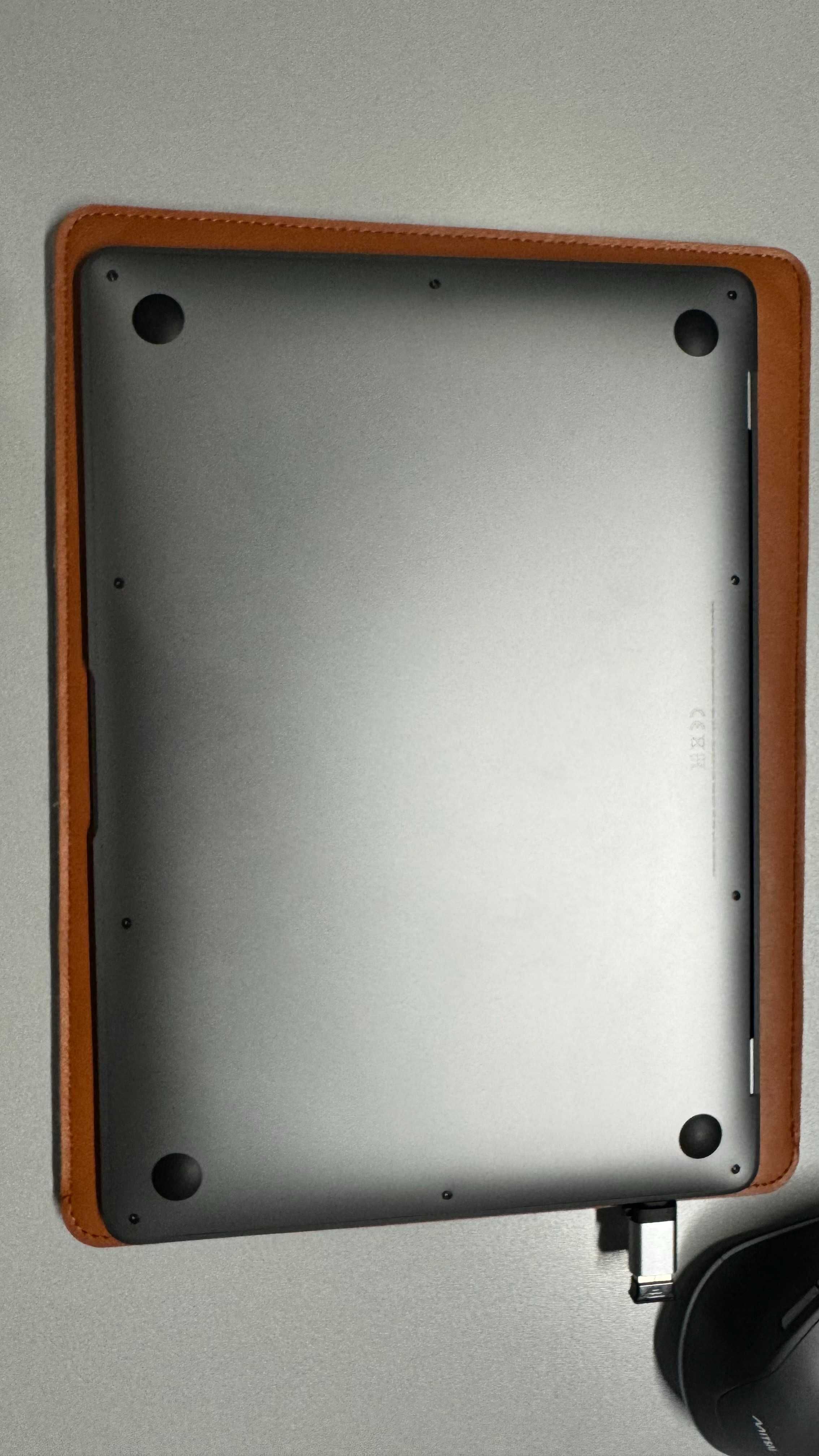 Macbook air M1 256 8RAM (2020) - Praticamente novo.