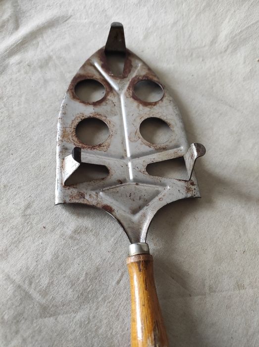 Stara podstawka pod żelazko PTM okres PRL