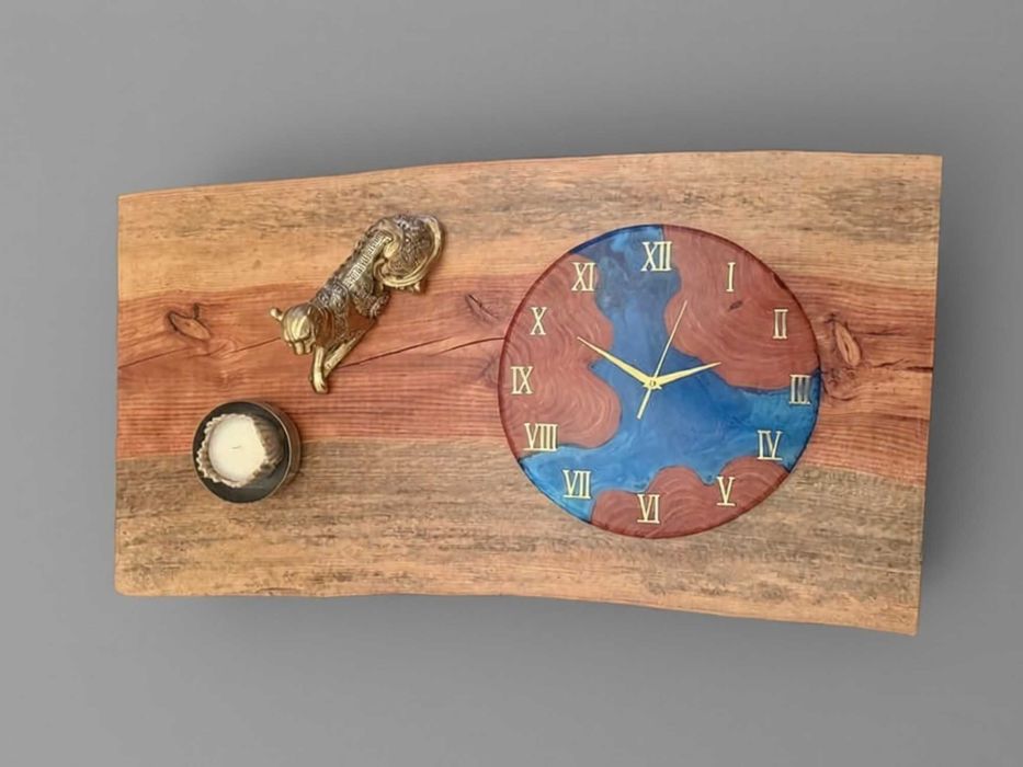 Relógio em Madeira e Resina