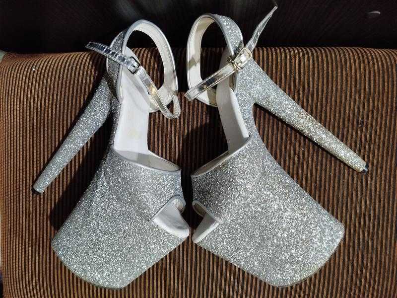 Серебристые стрипы тройка