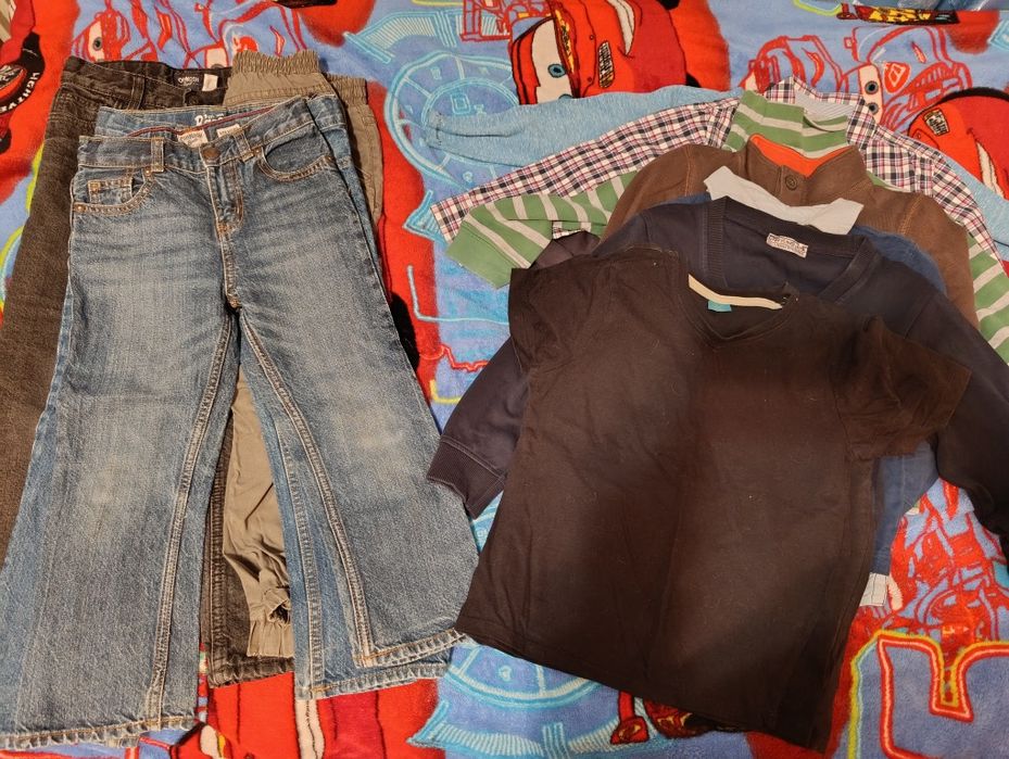 Подарую пакет одягу на хлопчика