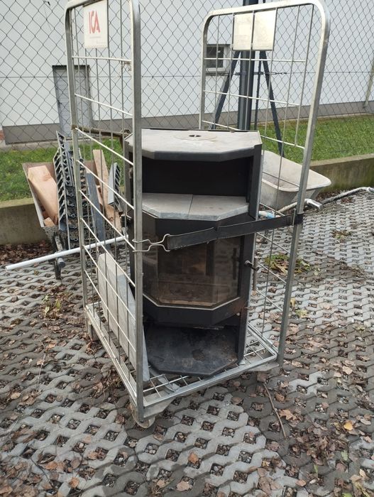 Kominek wolnostojący prawdziwy kamień