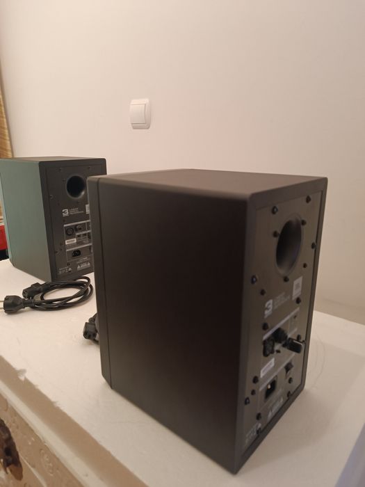 Monitores de Estúdio JBL LSR305 Linear Special Referente Bi-Amplified