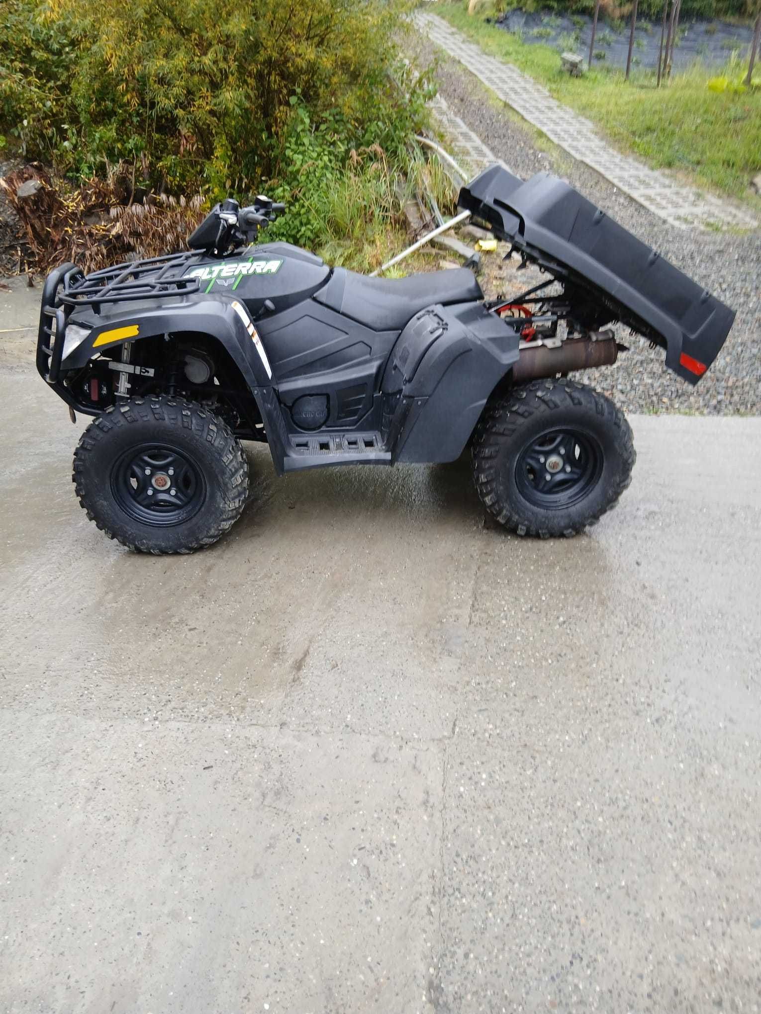 Quad Arctic Cat 700 z wywrotna skrzynia ładunkowa