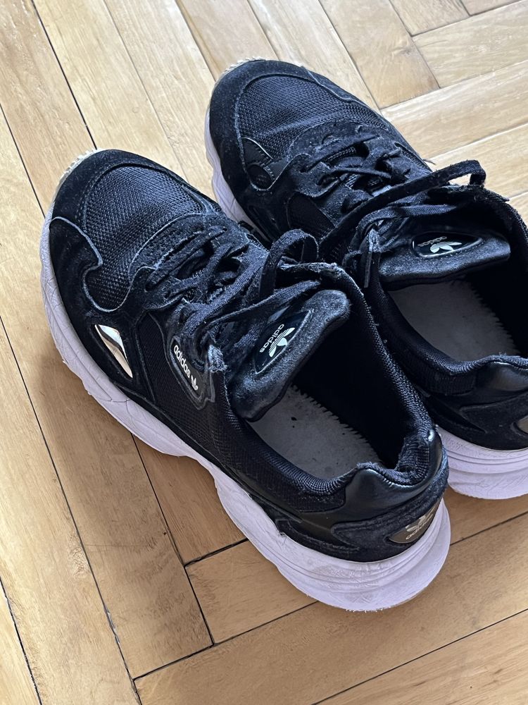 Кросовкі чорні 37 Adidas Falcon