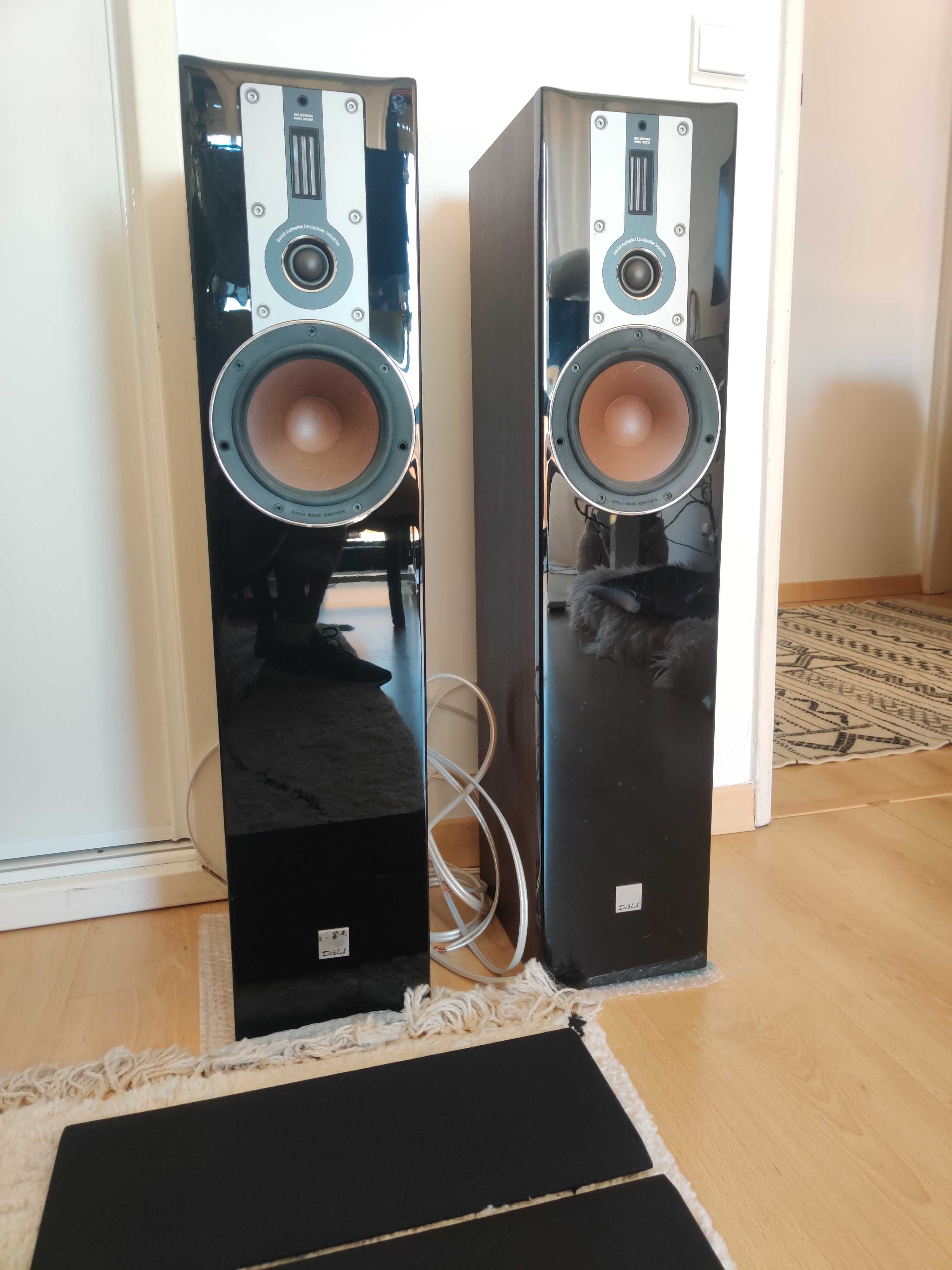 column speakers DALI Opticon 5 walnut used, in original packaging