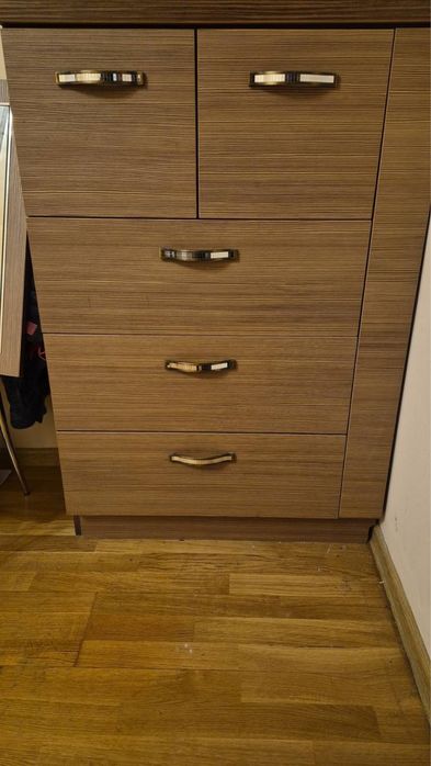 Меблі для спальні:  ліжко, комод, 2 тумби , дзеркало