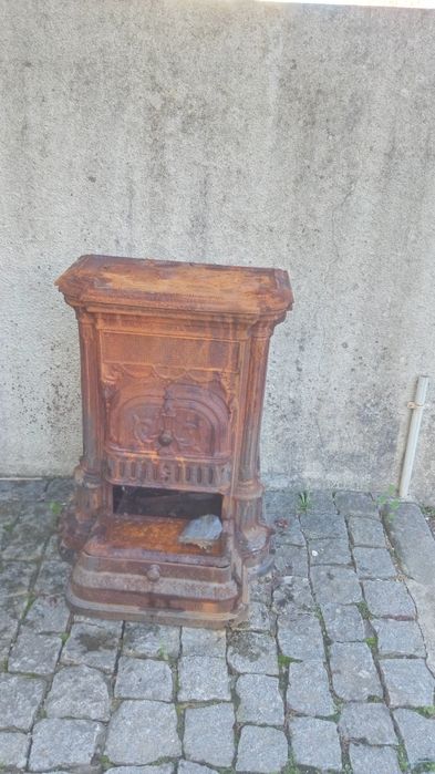 Salamandra em ferro fundido