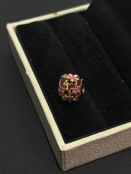 Zawieszka charms Pandora Różowa Ażurowa Stokrotka JAK NOWA!