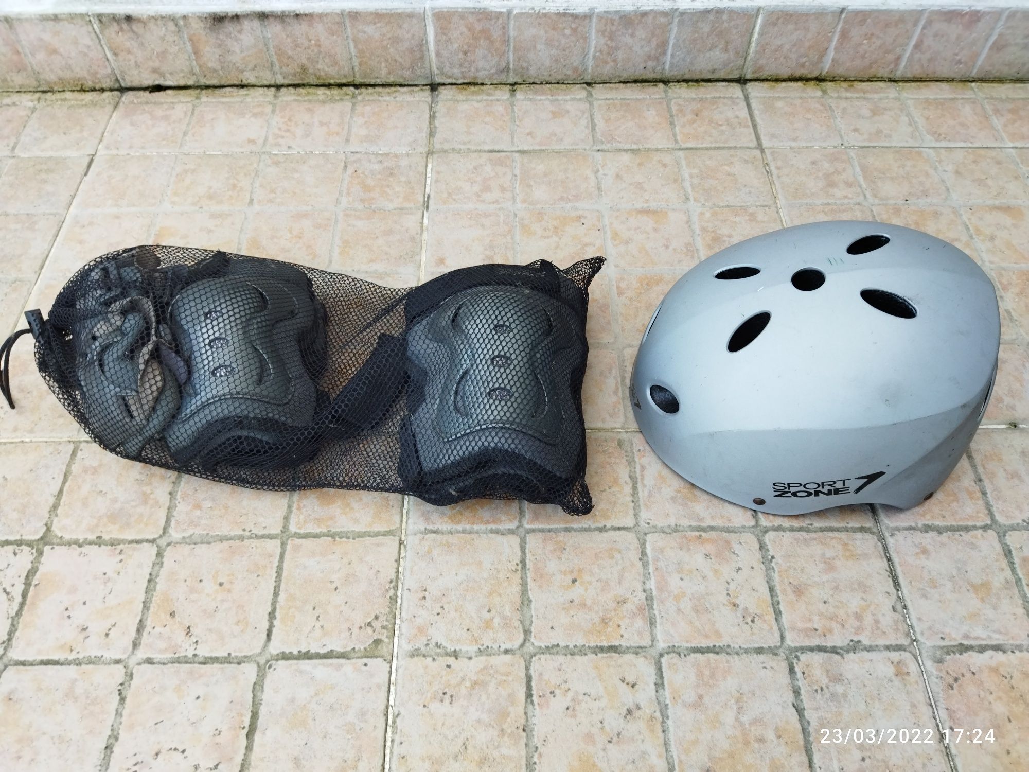 Patins com capacete e proteção