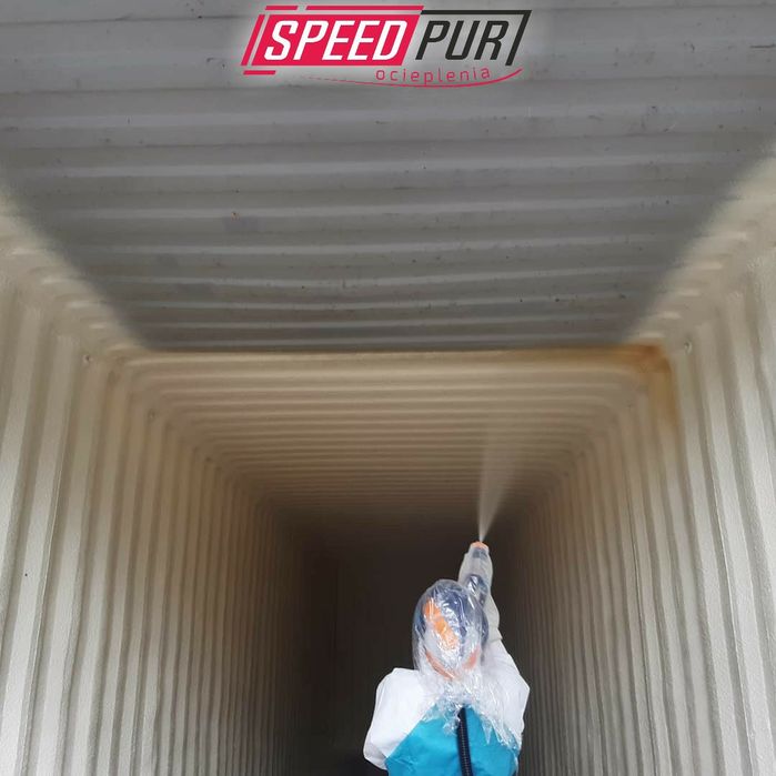 Ocieplanie pianką poddaszy izolacje pianką natryskowe Wiązar Strop,