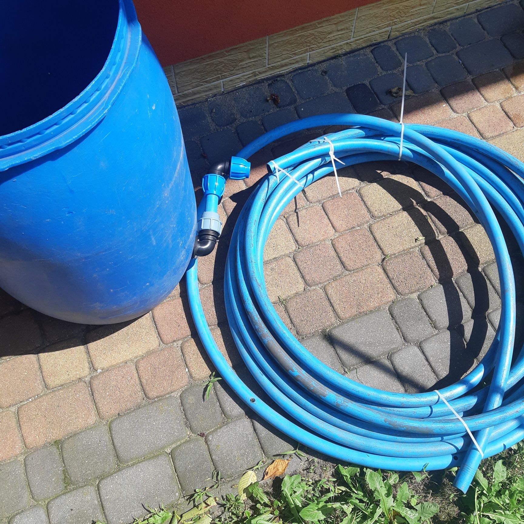 Deszczówkę beczka 120l i rura 25metrow