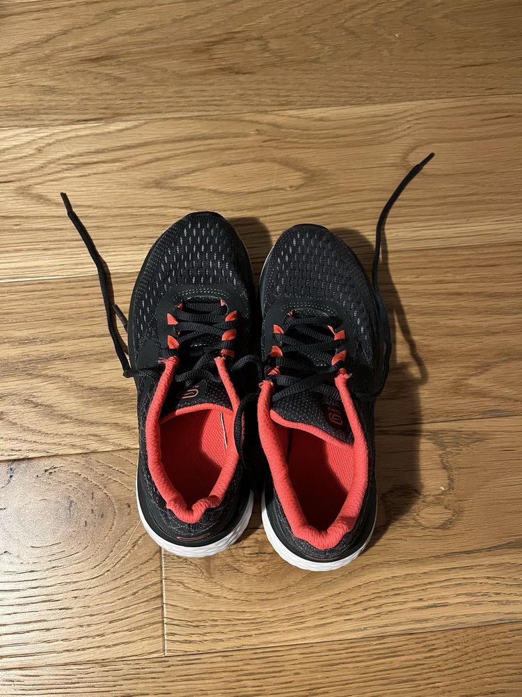 Buty sportowe damskie