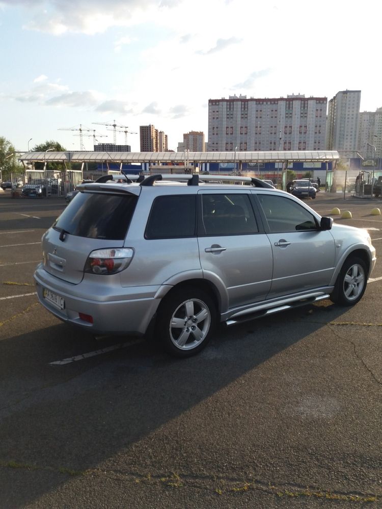 Продам (терміново)власний автомобіль Mitsubishi Outlander