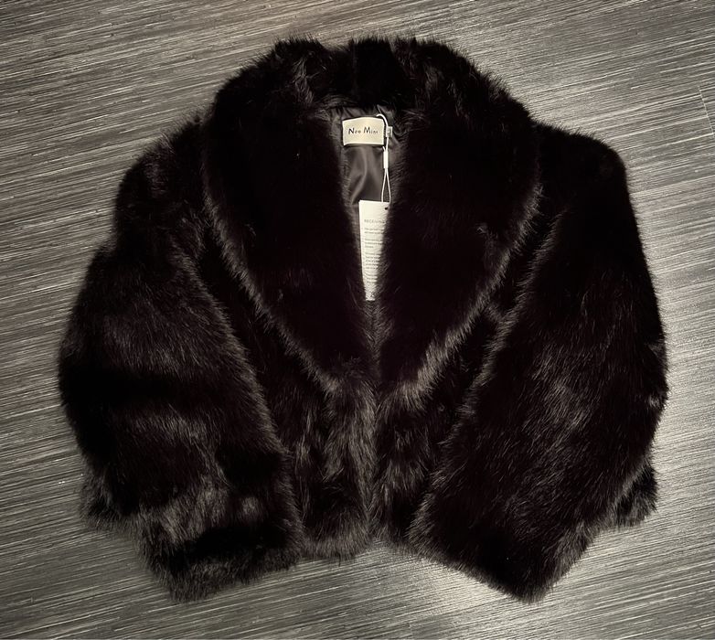 Еко-шубка чорного кольору в стилі ZARA