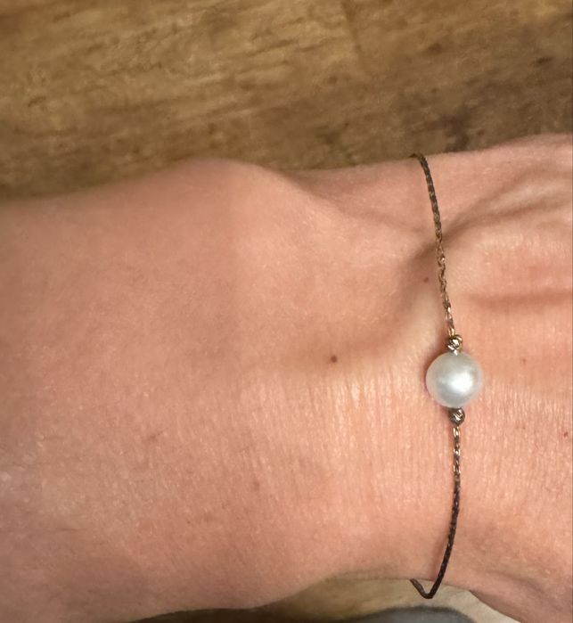 Золотий браслет з перлиною