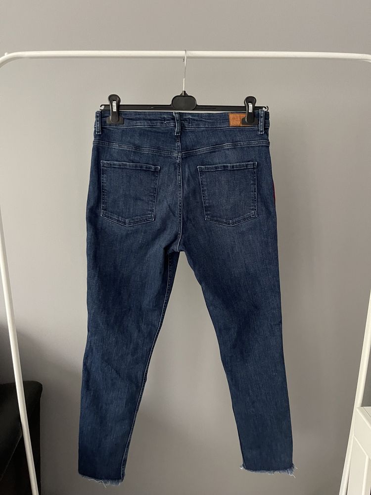 Spodnie jeansy zara denim czerwone lampasy skinny 44 L XL