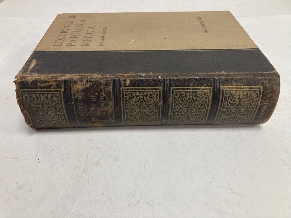 2 Livros antigos Lecciones de Patología Médica de Dr. C. Jimenez Diaz