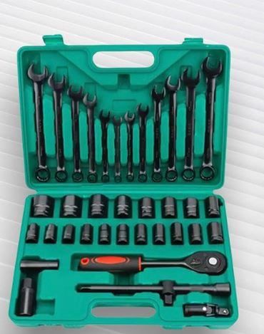 Zestaw kluczy płaskich i nasadowych